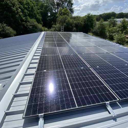 Pose de panneaux solaires sur toiture