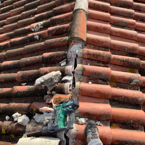 Réparation toiture tuiles